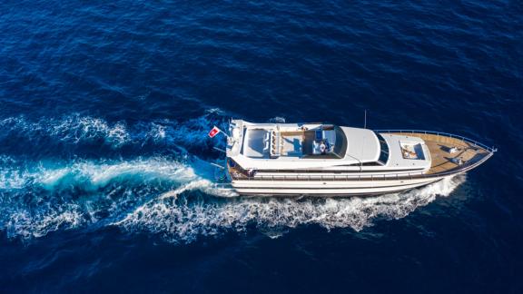 The Sandi IV motor yacht is a perfect choice for luxury yacht rentals and weekly charters in Naples.