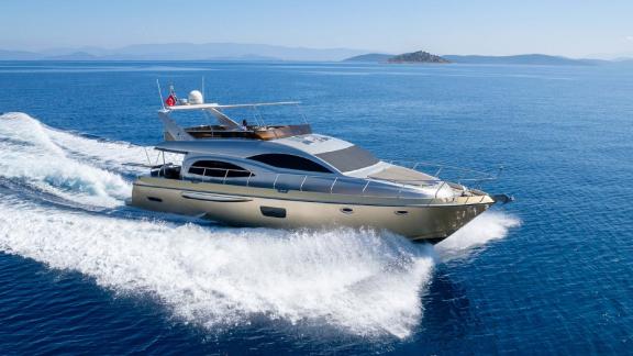 The motor yacht Selenge is cruising swiftly through the open sea, enjoying the blue waters.