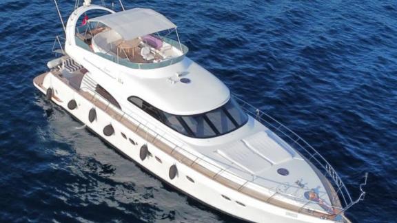 Die Sirocco ist die perfekte Wahl für eine wöchentliche Yachtmiete in Göcek und bietet Luxus und Komfort.