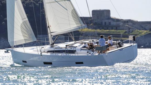 Die Sweetest Taboo Yacht ist ideal für einen Crew-Segelurlaub und ein Meeresabenteuer in Kroatien.