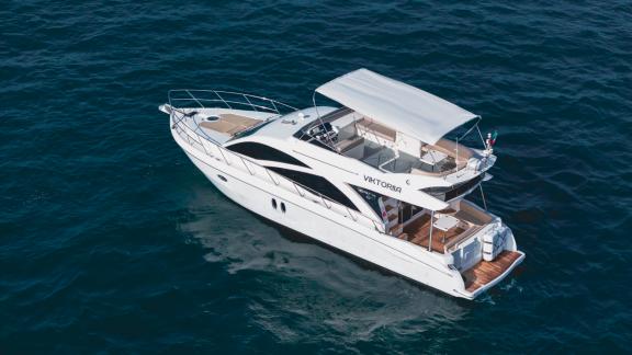 Аренда роскошной яхты в Дубае на яхте Viktoriia предлагает элегантность и комфорт на воде.