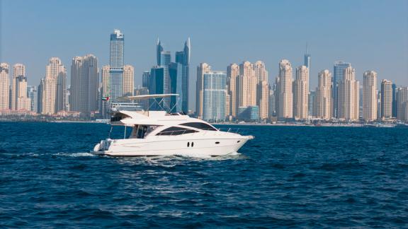Аренда яхты в Дубае на день предлагает комфортное и приватное путешествие вдоль побережья на яхте Viktoriia.