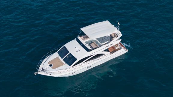 Аренда моторной яхты в Дубае позволяет насладиться морем и комфортным путешествием на яхте Viktoriia.