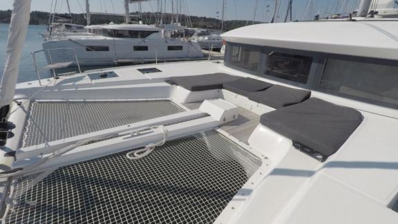 Comfortable loungers and nets on the foredeck of the Lagoon 50, perfect for relaxing in the marina.