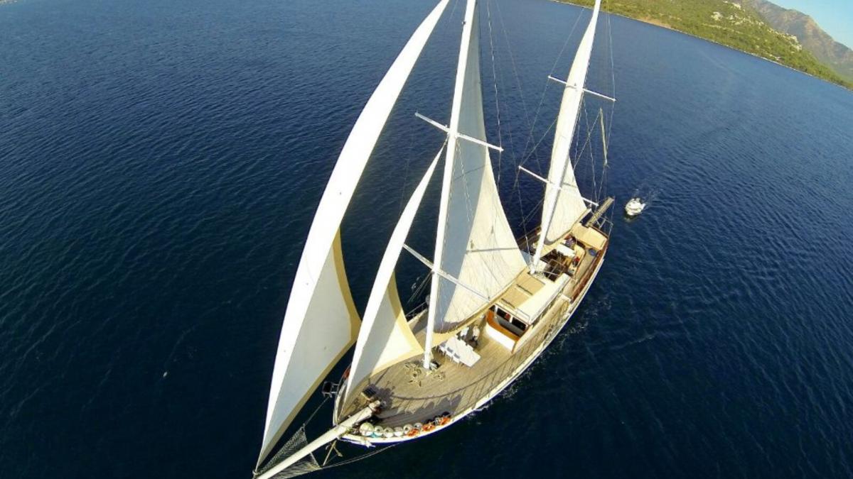 Luxurious gulet Sergül-Hatun on the high seas with hoisted sails