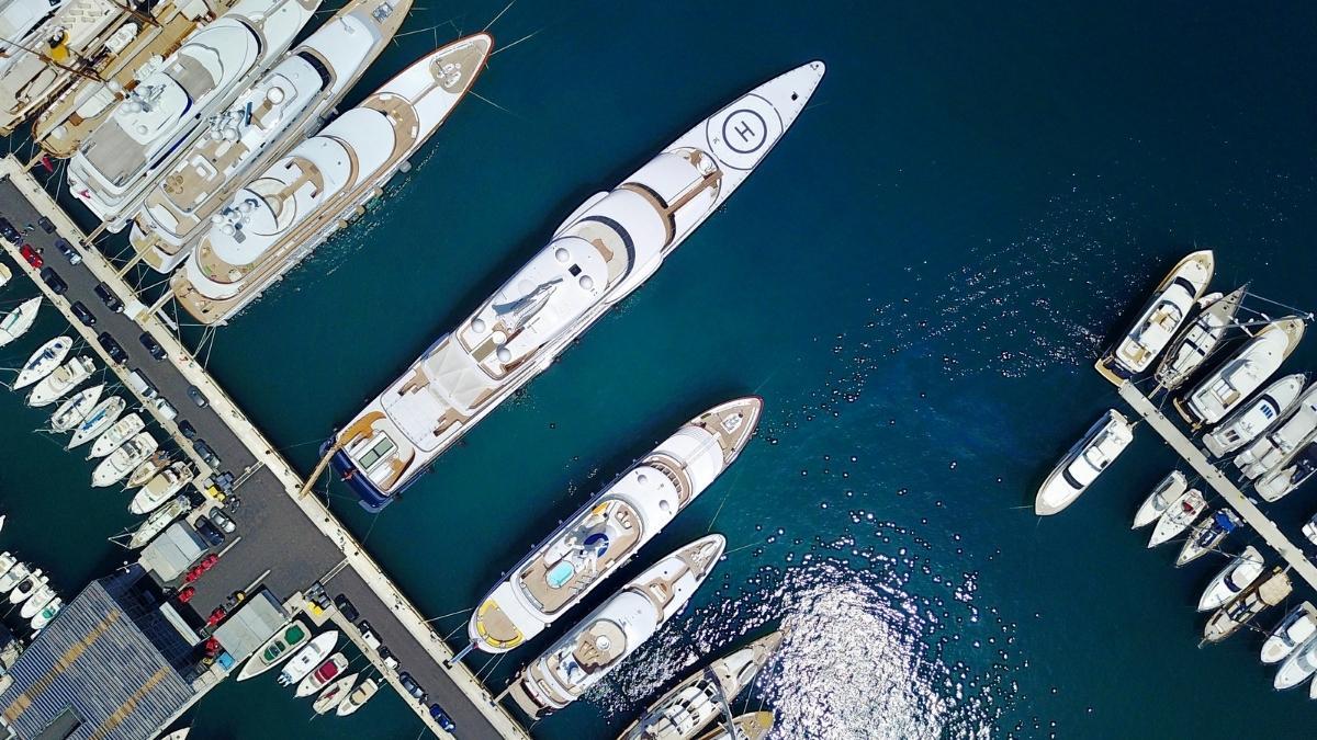 In order to choose the best yacht charter company, there are conditions that should be examined first.
