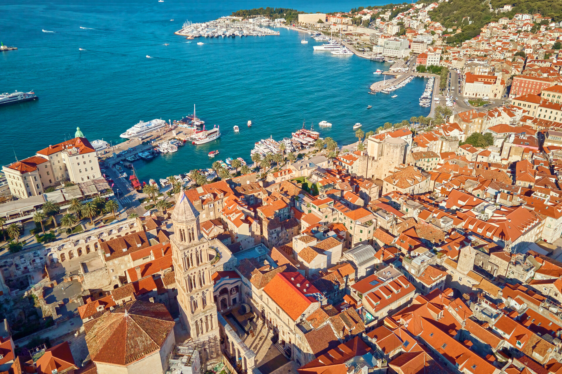 Blick über die Altstadt von Split, der ideale Ausgangspunkt für einen Gulet Charter Kroatien