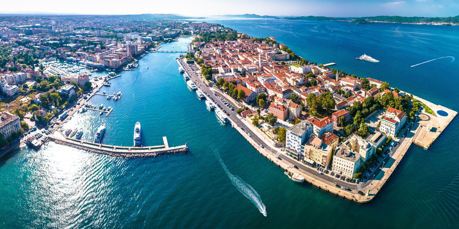 Zadar eski şehir yarımadasının havadan görünümü, Zadar yat kiralama için en iyi başlangıç noktası